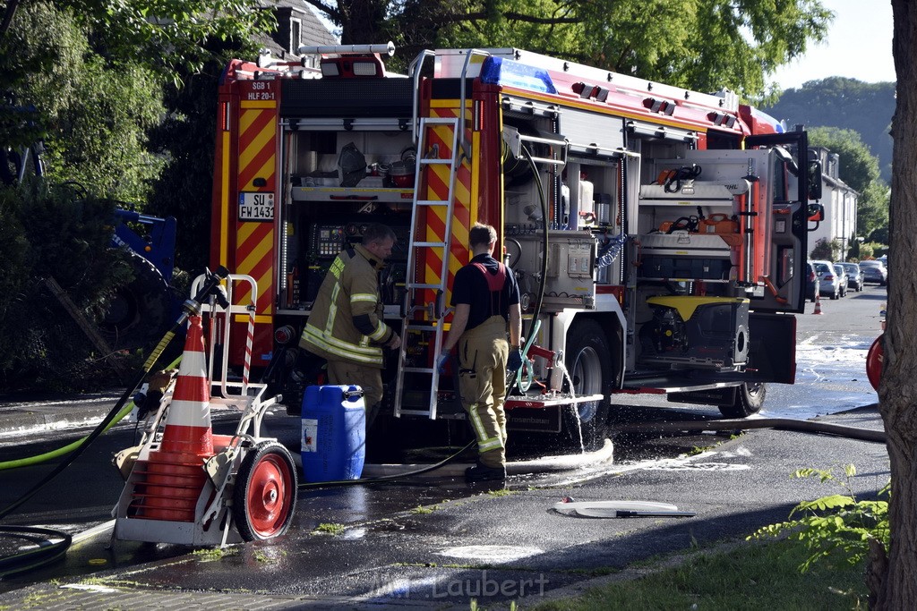 Grossfeuer Einfamilienhaus Siegburg Muehlengrabenstr P1306.JPG - Miklos Laubert